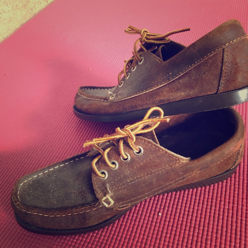 Outdoor laced leather shoes.